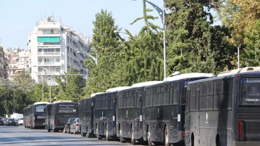 ΔΕΘ 2025: Aπροσπέλαστο το κέντρο της Θεσσαλονίκης – Δρακόντεια μέτρα ασφαλείας με κλούβες, drones και φορητές κάμερες