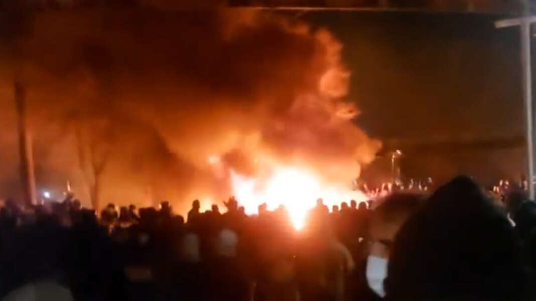 Ιράν: Νύχτα μεγάλης εξέγερσης – Σενάρια για επέμβαση των ΗΠΑ